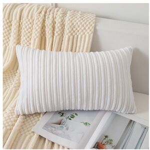 Luxurious White Ribbed Pillow